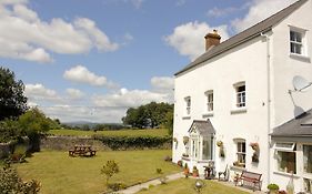 Llansabbath Country Farmhouse B&b 5*